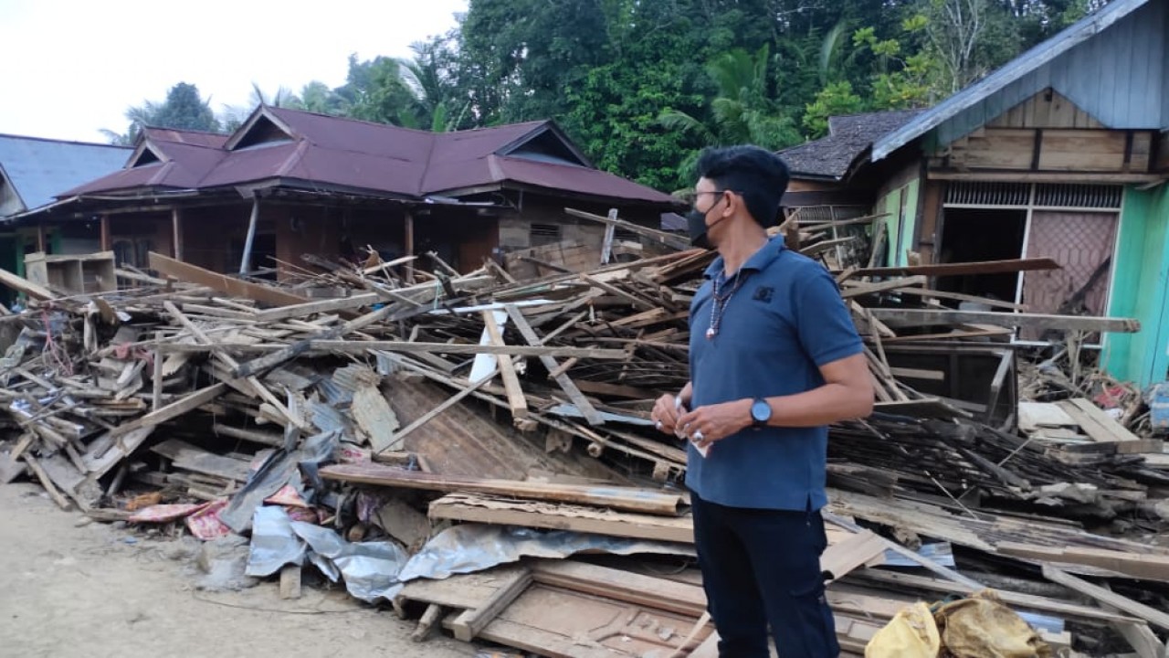 Tagana Kaltim Bagikan Ribuan Bungkus Nasi ke Korban Banjir di Kalsel