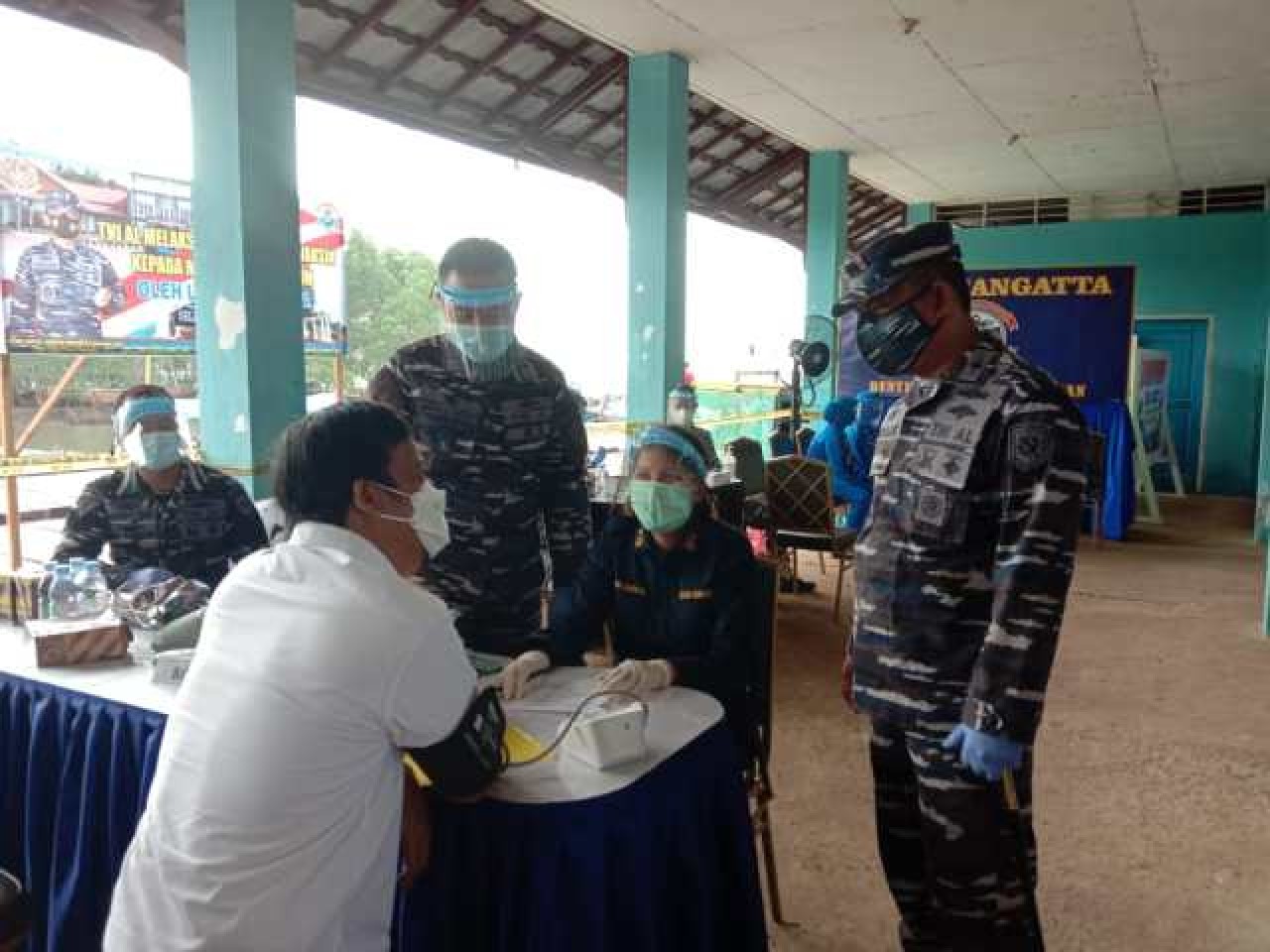 Lanal Sangatta Serbu Warga Pesisir Dengan Vaksin Covid 19