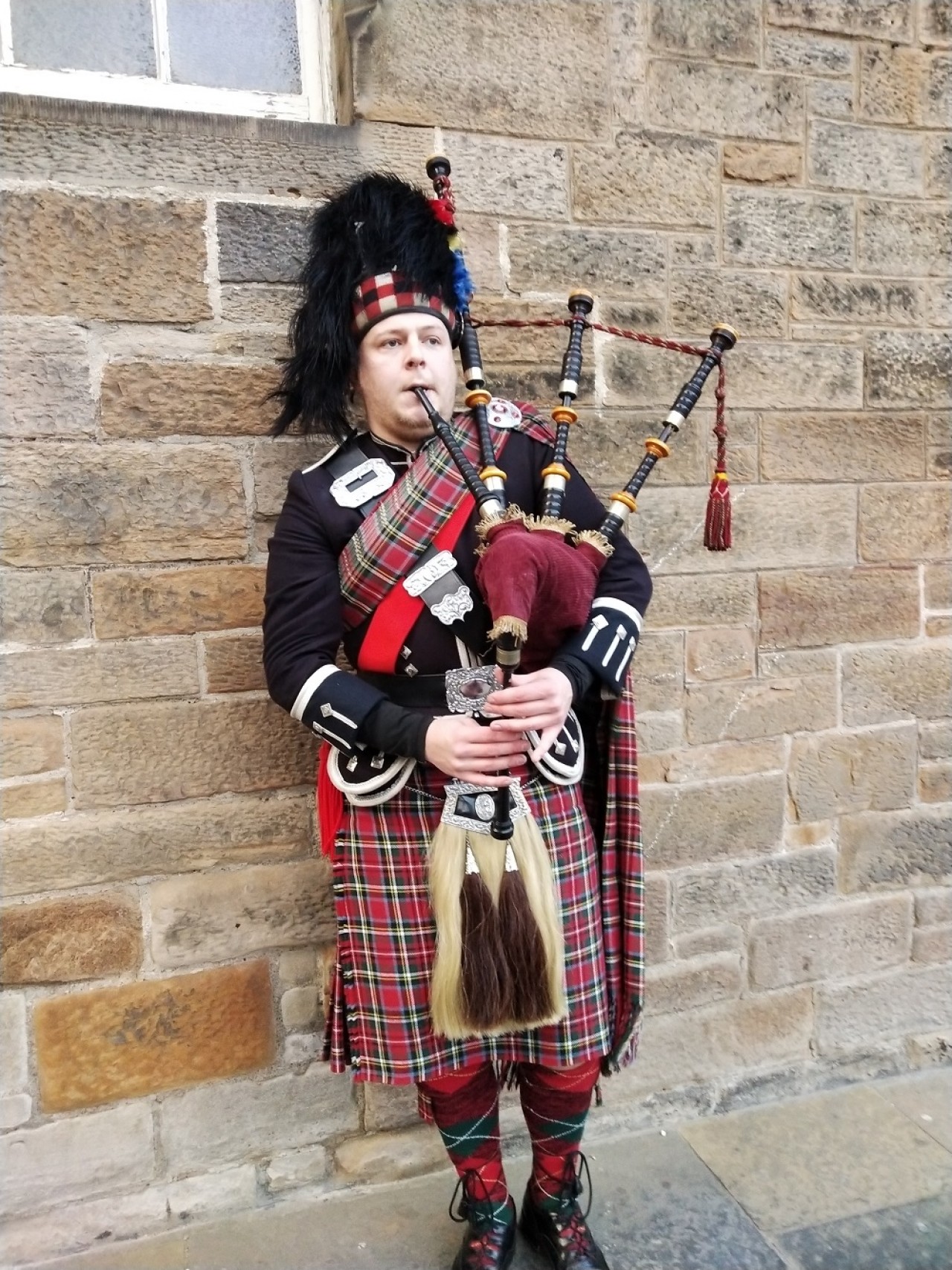 Rombongan Gubernur Tiba di Edinburg Skotlandia