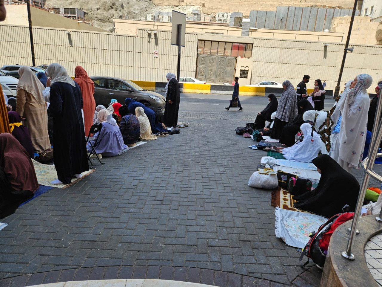 TAK BERIHRAM DILARANG MASUK PELANTARAN KA'BAH
