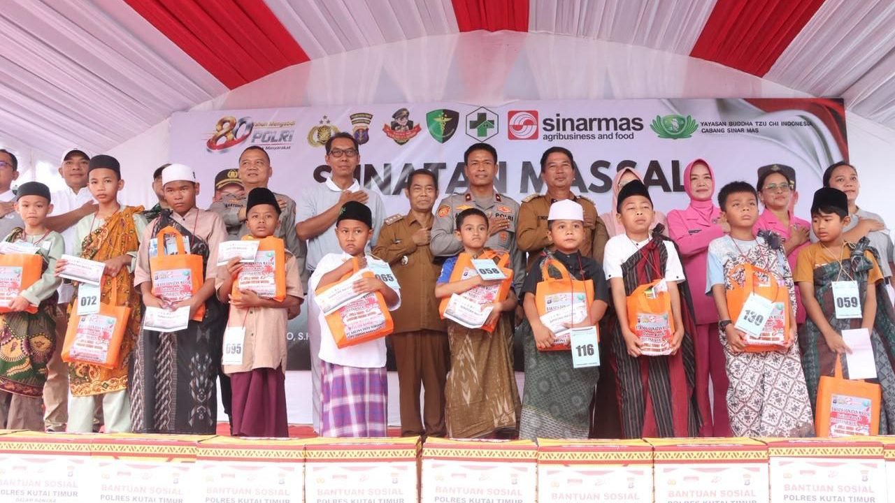 Polres Kutim khitan puluhan anak di Muara Wahau
