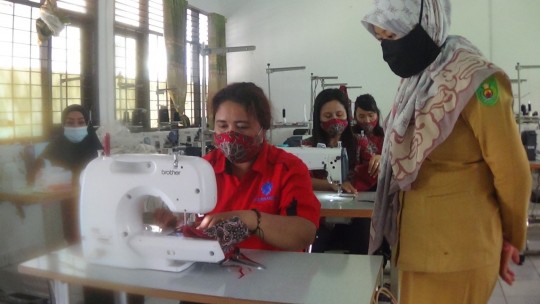 Dorong Ekonomi Masyarakat, BLKI Kutim Latih Pembuatan Masker