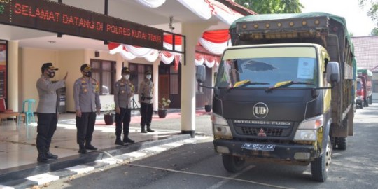 Logistik Pilkada Mulai Dikirim ke PPK, Dikawal Anggota Polres Kutim
