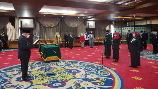 Isran Lantik Eny dan Siti Aisyah