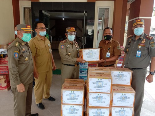 Peduli Kalsel, Satpol PP Sumbang Mie Instan