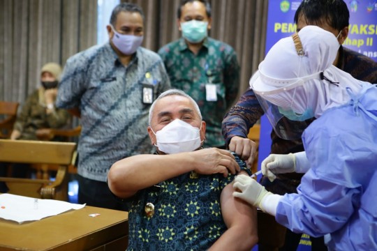 Isran Lega Sudah Vaksin Covid 19 : Jarumnya Halus Maha, Jangan Takut