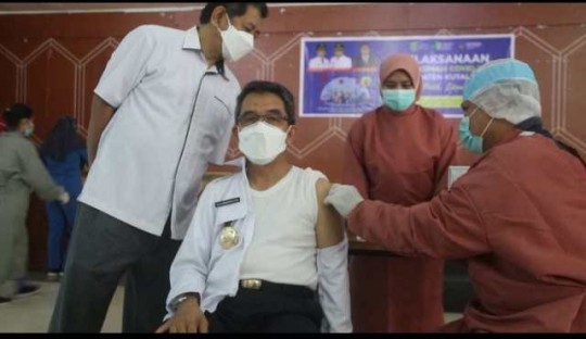 Didi dan Kasmidi Ikut Divaksin 
