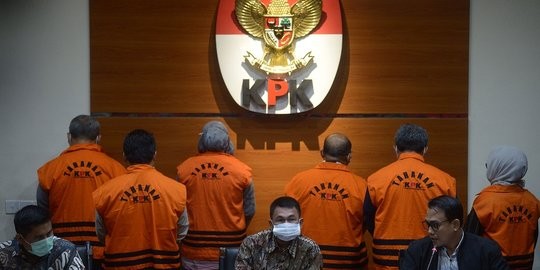 Pembelaan Ism dan Istri : Dana Yang Diterima Juga Dibagikan Kepada Masyarakat