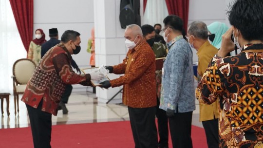 Isran Ingatkan Pegawai Pemprov Bekerja Jujur dan Ihlas