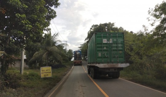 Kendaraan Berat, Percepat Kerusakan Jalan di Kaltim