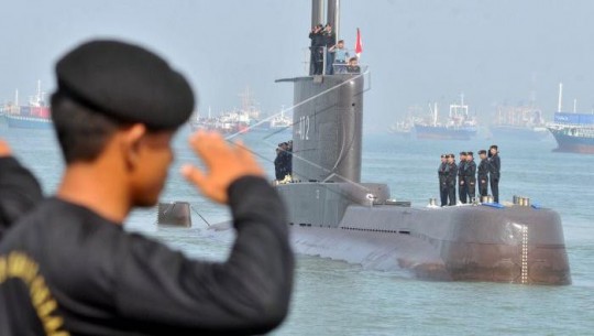 Hormati Prajurit TNI-AL : Gubernur Isran Perintahkan Naikan Bendera Setengah Tiang