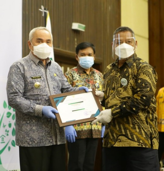 Isran Serahkan Ratusan Penghargaan di Puncak Harling Tahun 2021