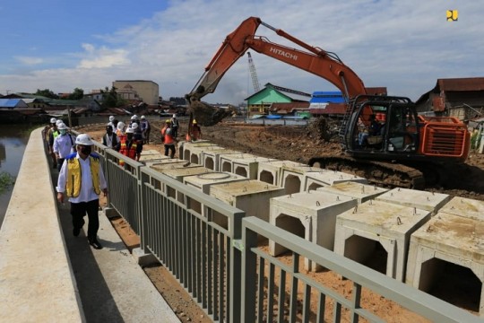 Menteri Tinjau Penangan Banjir di Karang MumusÂ 