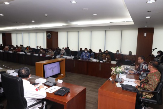 Hadi : Pemprov Berupaya Cari Jalan Terbaik Antara PT Sawa Dengan Masyarakat