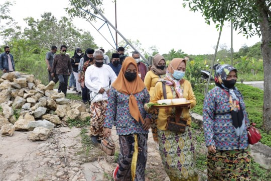 Pengambilan Tanah dan Air di Kutai Lama, Alhamdulillah Lancar
