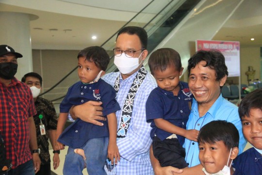 Anies Datang, Warga Masyarakat Menyambut Suka Cita