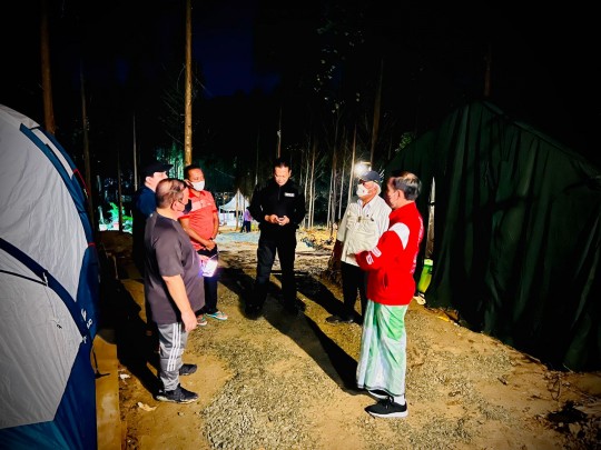 Presiden Didampingi Ketua MPR Saksikan Penampakan Bulan di Lokasi Istana Negara