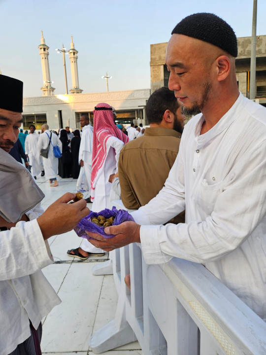 jamah WHI Jakarta gelar shadaqoh Makkah berupa paket buka puasa
