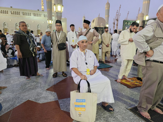 atatan berburu pahala di akhir  ramadhan 2025  (6)sakit dan puasa di tanah suci terasa nikmatnya, waktu buka lama sekali.