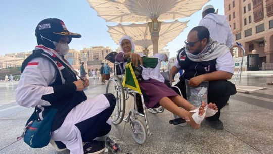 tips melaksanakan ibada haji (8):jangan jalan tanpa alas kaki bahaya kaki bisa terkelupas, telur jaTuh  jadi dadar.