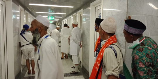 TIPS BERHAJI (22) : ATUR WAKTU SEBAIK MUNGKIN JIKA INGIN KE  MASJID