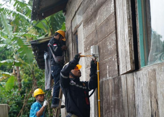 KUTIM MENUJU TERANG: Pemkab dan PLN Kejar Elektrifikasi 100 Persen, Desa Terpencil Jadi Prioritas