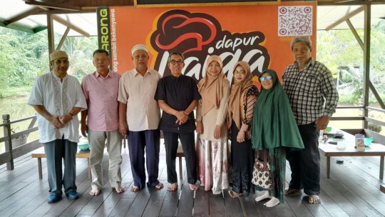 Ardiansyah temu kangen kawan semasa SD.