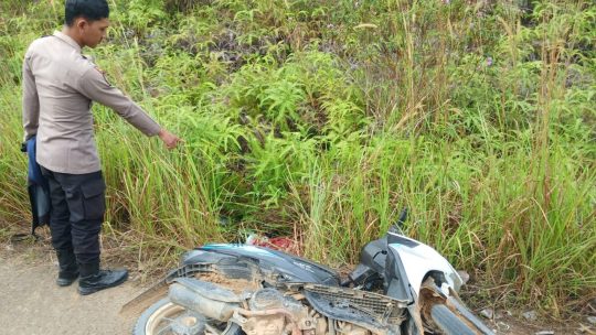 Pelajar  SMP Rantau Pulung ditemukan  tewas dengan luka di leher .