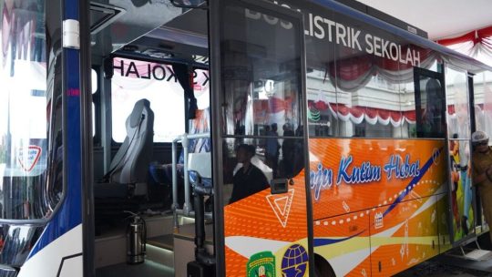 PEMKAB KUTIM SEDIAKAN BUS LISTRIK UNTUK PELAJAR