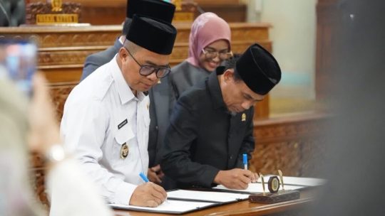 Dprd kutim setuju Raperda Lpj APBD TAHUN 2025 jadi perda.