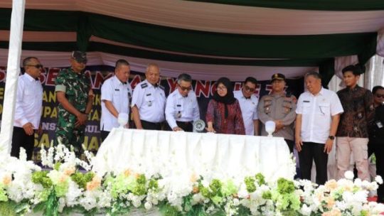 kado istimewa listrik  menyala 24 jam di hari jadi desa Senambah ke 76